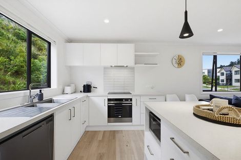 Photo of property in 15 Holystone Road, Whitby, Porirua, 5024