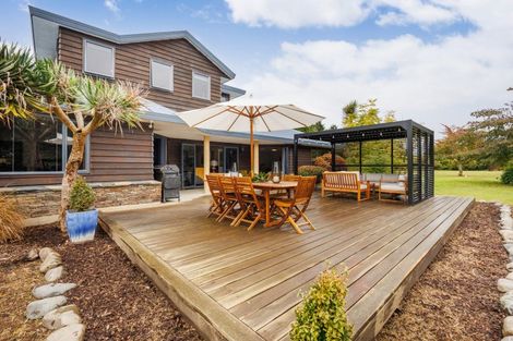 Photo of property in 46 Turitea Road, Fitzherbert, Palmerston North, 4472