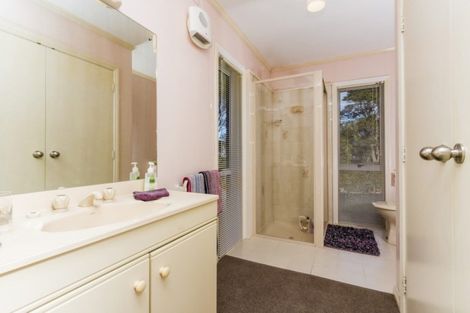 Photo of property in 8 Highwood Grove, Torbay, Auckland, 0630