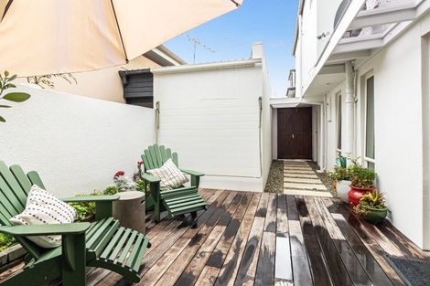 Photo of property in 22 Tiri Road, Milford, Auckland, 0620