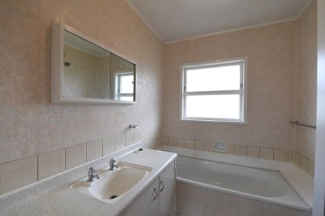 Photo of property in 1/3 Onepoto Road, Hauraki, Auckland, 0622