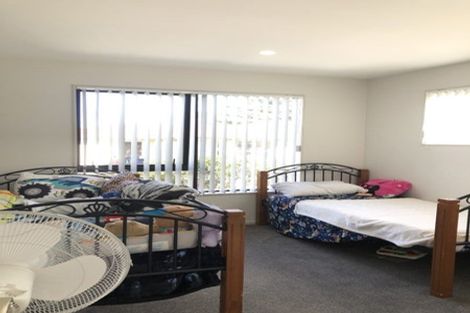 Photo of property in 8a Maunder Place, New Lynn, Auckland, 0600