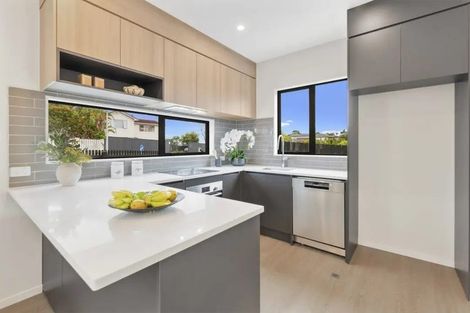 Photo of property in 73 Highland Park Drive, Botany Downs, Auckland, 2010