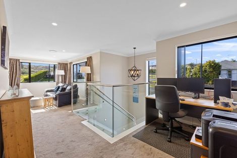 Photo of property in 39 Syd Grant Crescent, Orewa, 0931