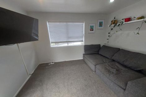 Photo of property in 14 Barnfield Place, Glendene, Auckland, 0602