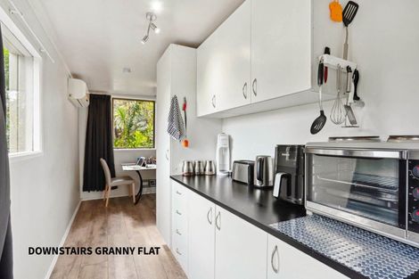Photo of property in 15 Taioma Crescent, Te Atatu Peninsula, Auckland, 0610