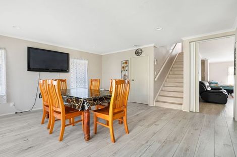 Photo of property in 32 Sarteano Drive, Manurewa, Auckland, 2105
