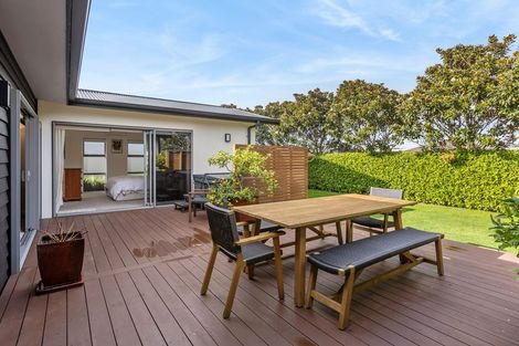 Photo of property in 4 Wentworth Lane, Waiwhakaiho, New Plymouth, 4312