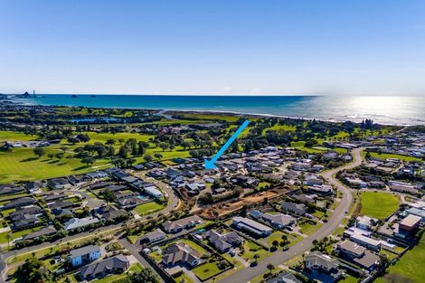 Photo of property in 12 Oakmont Crescent, Waiwhakaiho, New Plymouth, 4312