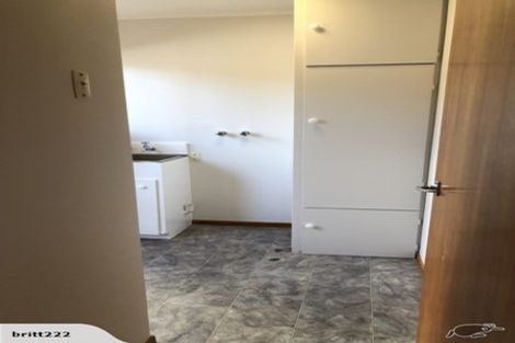 Photo of property in 28a Renata Crescent, Te Atatu Peninsula, Auckland, 0610