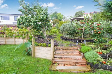 Photo of property in 19 Magdalen Place, West Harbour, Auckland, 0618