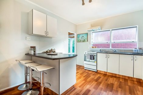 Photo of property in 72 Lynwood Road, New Lynn, Auckland, 0600