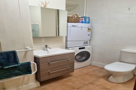Photo of property in Endeavour Apartments, 10/125u Thorndon Quay, Pipitea, Wellington, 6011