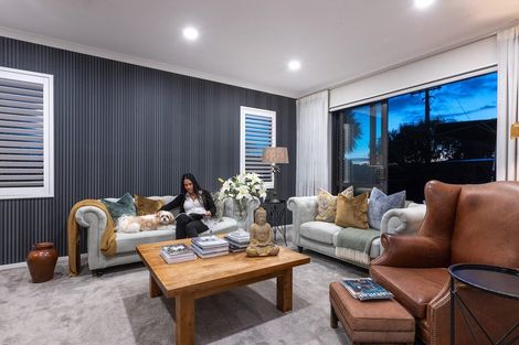 Photo of property in 7 Syd Grant Crescent, Orewa, 0931