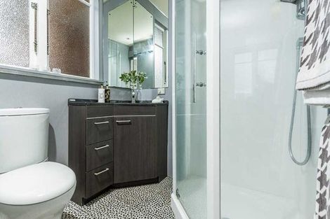 Photo of property in 78a Lake Road, Narrow Neck, Auckland, 0624