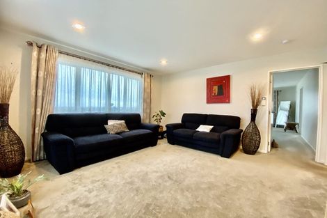 Photo of property in 27 Kereru Rise, Papakura, 2110