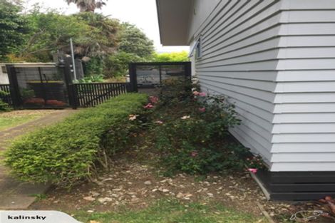 Photo of property in 3 Shanley Crescent, Waiuku, 2123