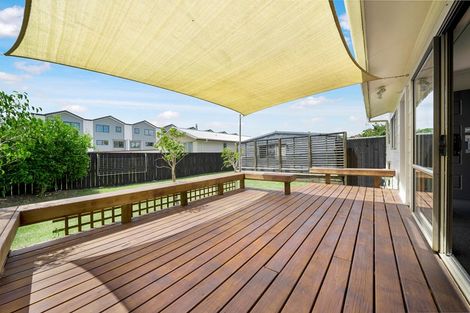 Photo of property in 1/11 Ranui Station Road, Ranui, Auckland, 0612