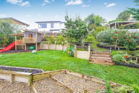 Photo of property in 19 Magdalen Place, West Harbour, Auckland, 0618