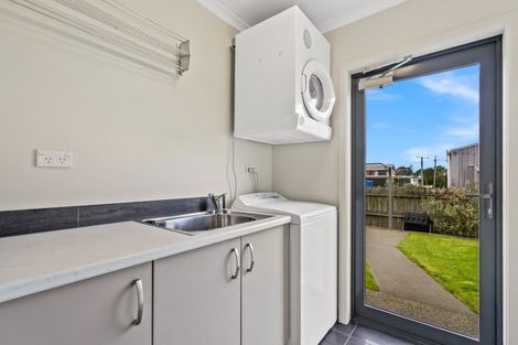 Photo of property in 16 Fred Carr Place, One Tree Point, 0118