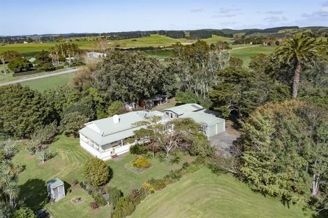 Photo of property in 2059 State Highway 16, Helensville, 0875