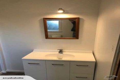 Photo of property in 16 Holiday Road, Stanmore Bay, Whangaparaoa, 0932