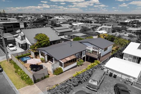 Photo of property in 32 Karewa Parade, Papamoa Beach, Papamoa, 3118