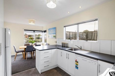Photo of property in 12 Beadle Place, St Andrews, Hamilton, 3200