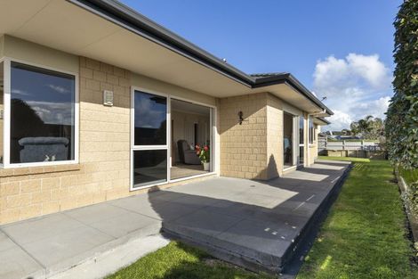 Photo of property in 5 Vardon Way, Waiwhakaiho, New Plymouth, 4312
