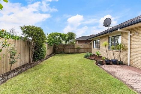 Photo of property in 16 Carisbrook Crescent, Papakura, 2110