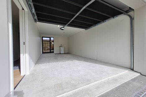 Photo of property in 8/5 Peachgrove Road, Te Atatu Peninsula, Auckland, 0610