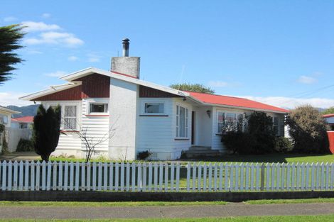 Photo of property in 18 Freyberg Street, Levin, 5510