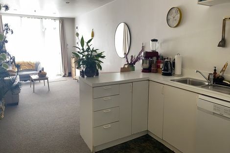 Photo of property in 2u5 Malcolm Lane, Thorndon, Wellington, 6011