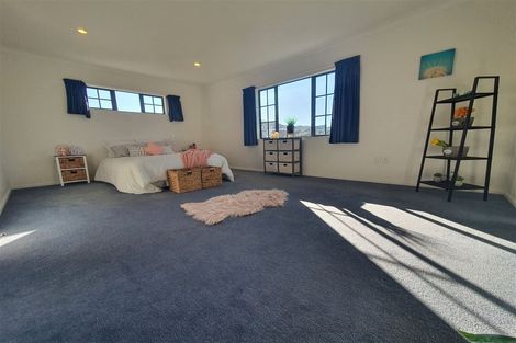 Photo of property in 17 Claverton Grove, Churton Park, Wellington, 6037