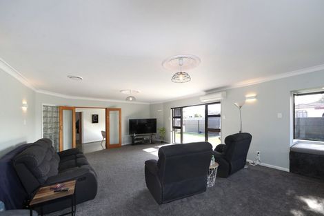 Photo of property in 28 Chester Street, Taradale, Napier, 4112