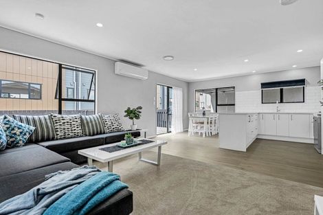 Photo of property in 3/16 Pine Street, New Lynn, Auckland, 0600