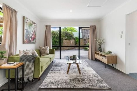 Photo of property in 16 Carisbrook Crescent, Papakura, 2110