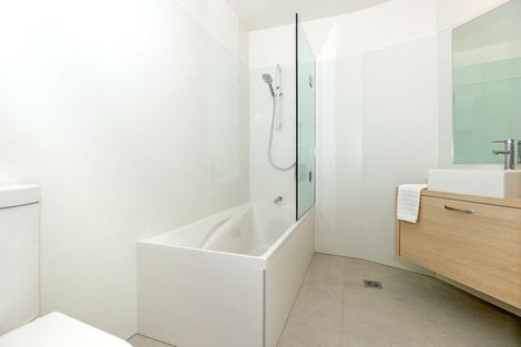 Photo of property in 2/4 Reads Quay, Gisborne, 4010