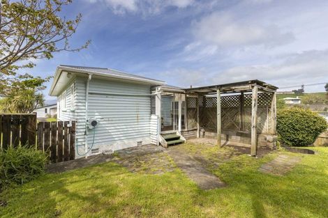 Photo of property in 3 Wiremu Place, Blagdon, New Plymouth, 4310