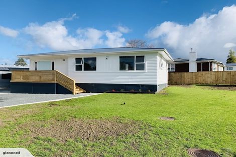 Photo of property in 2 Justin Place, Te Atatu Peninsula, Auckland, 0610