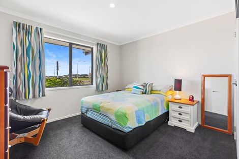 Photo of property in 1 Waikiwi Way, Papamoa, 3118