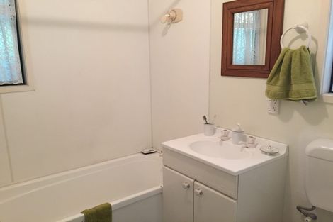 Photo of property in 3 Fayette Place, Te Atatu South, Auckland, 0610