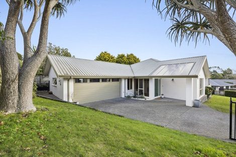 Photo of property in 1 Orlando Close, Frankleigh Park, New Plymouth, 4310