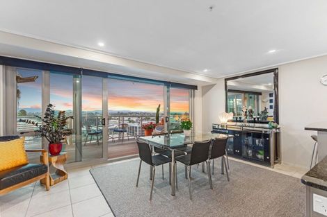 Photo of property in 72 Devonport Road, Tauranga, 3110