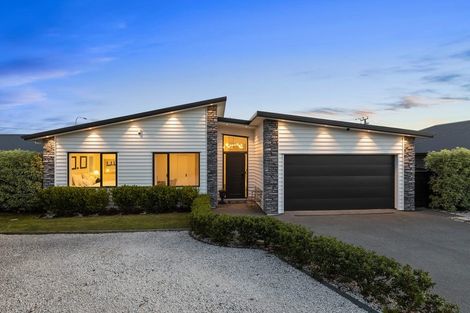 Photo of property in 7 Syd Grant Crescent, Orewa, 0931