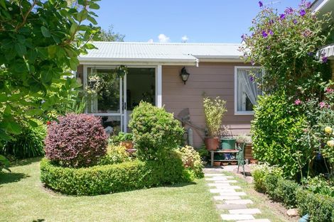 Photo of property in 35 Queen Street, Cambridge, 3434