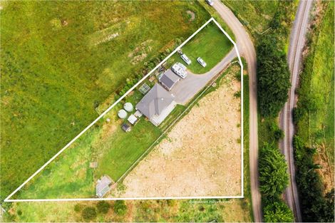 Photo of property in 18 Tiffen Lane, Waipawa, 4210