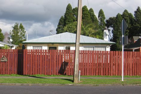 Photo of property in 54 Taikata Road, Te Atatu Peninsula, Auckland, 0610