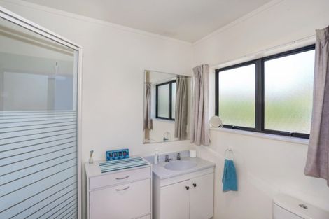 Photo of property in 6 Riverside Drive, Waiuku, 2123