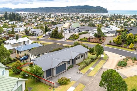 Photo of property in 100 Pacific View Drive, Whangamata, 3620